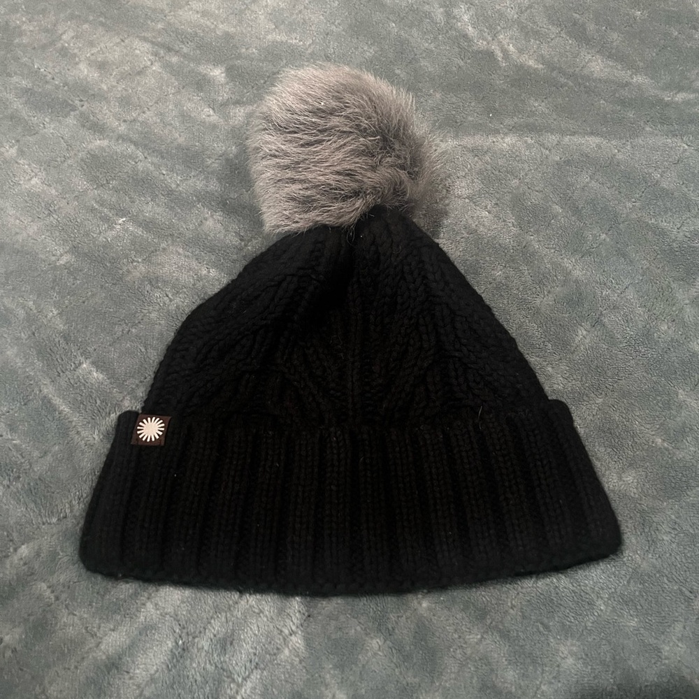 UGG Australia Black Cable Knit‎ Beanie Faux Fur Pom Pom Hat One Size